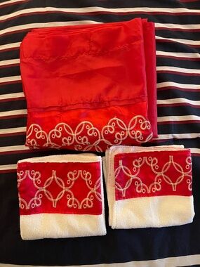 Embroidered Floral Border Red/White Bath Towel Set